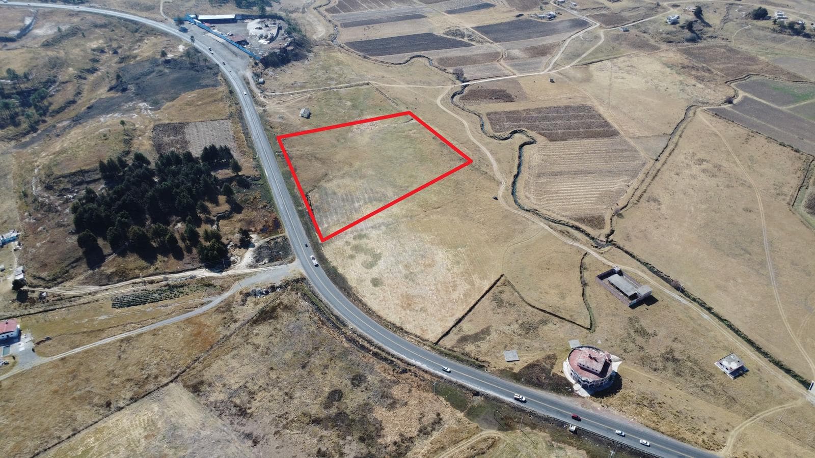 TERRENO EN VENTA SOBRE CARRETERA EN VILLA VICTORIA - 1