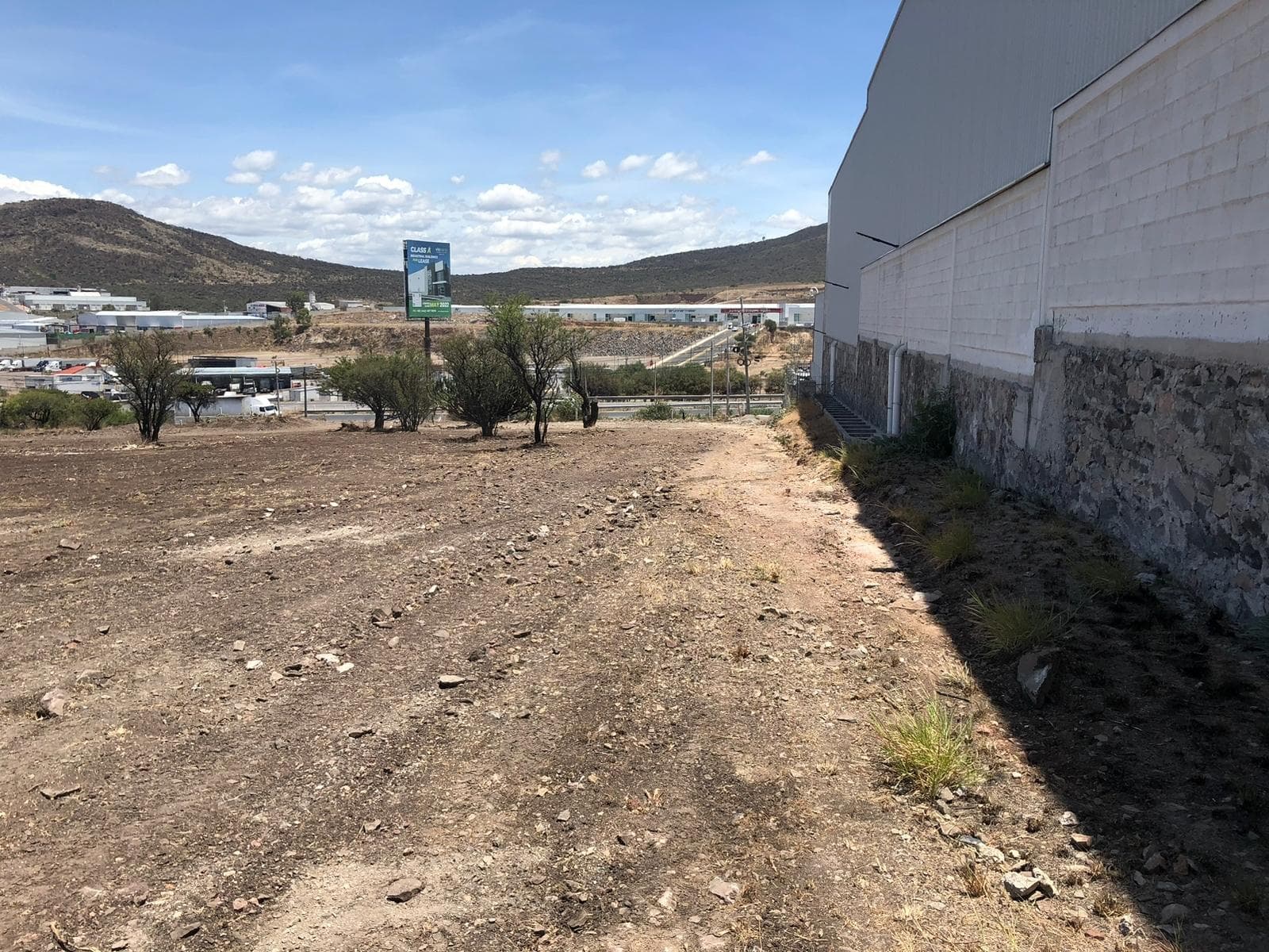 RENTA DE TERRENO SOBRE CARR. MEXICO-QRO 12 253 M2 - 1