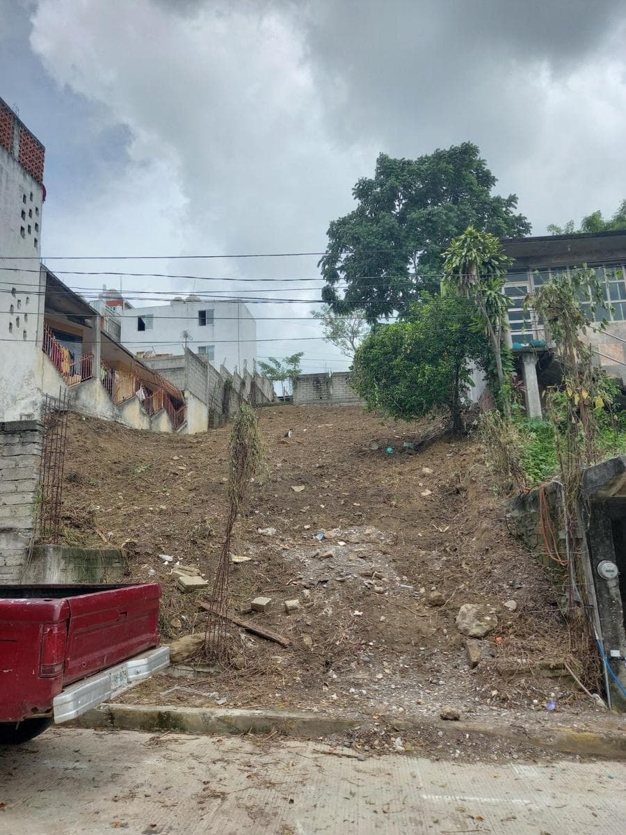 TERRENO EN VENTA CALLE AZUCENAS COL. JARDINES DE COATZINTLA, COATINTLA, VERACRUZ - 1