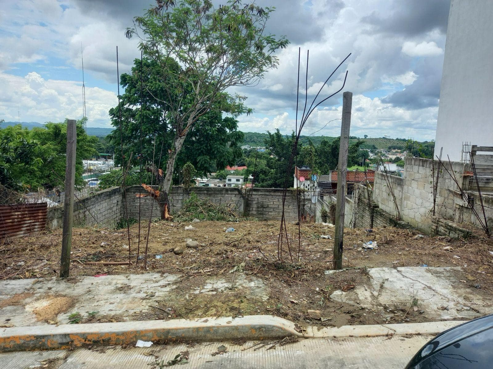 TERRENO EN VENTA CALLE CLAVEL COL. JARDINES DE COATZINTLA, COATZINTLA, VERACRUZ - 1