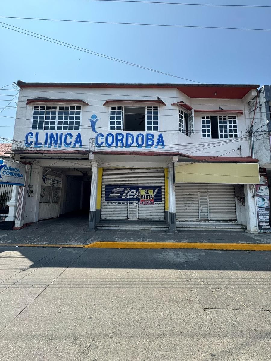 VENTA DE EDIFICIO COMERCIAL CON LOCALES AL FRENTE EN PRINCIPAL AVENIDA EN TUXTEPEC OAXACA - 1