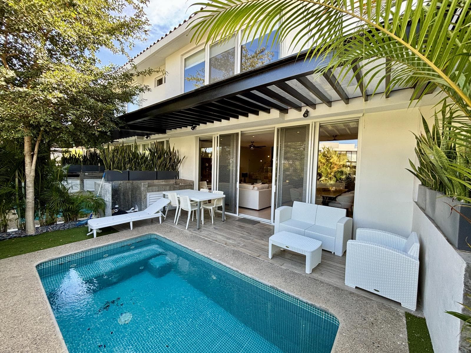 Casa en Venta de 4 recamaras con alberca privada en Campo de Golf El Tigre en Riviera Nayarit - 1