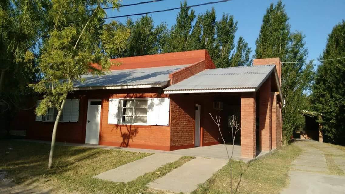 Casas en venta - 4 dormitorios 2 baños - 450mts2 - Balneario Marisol - 1
