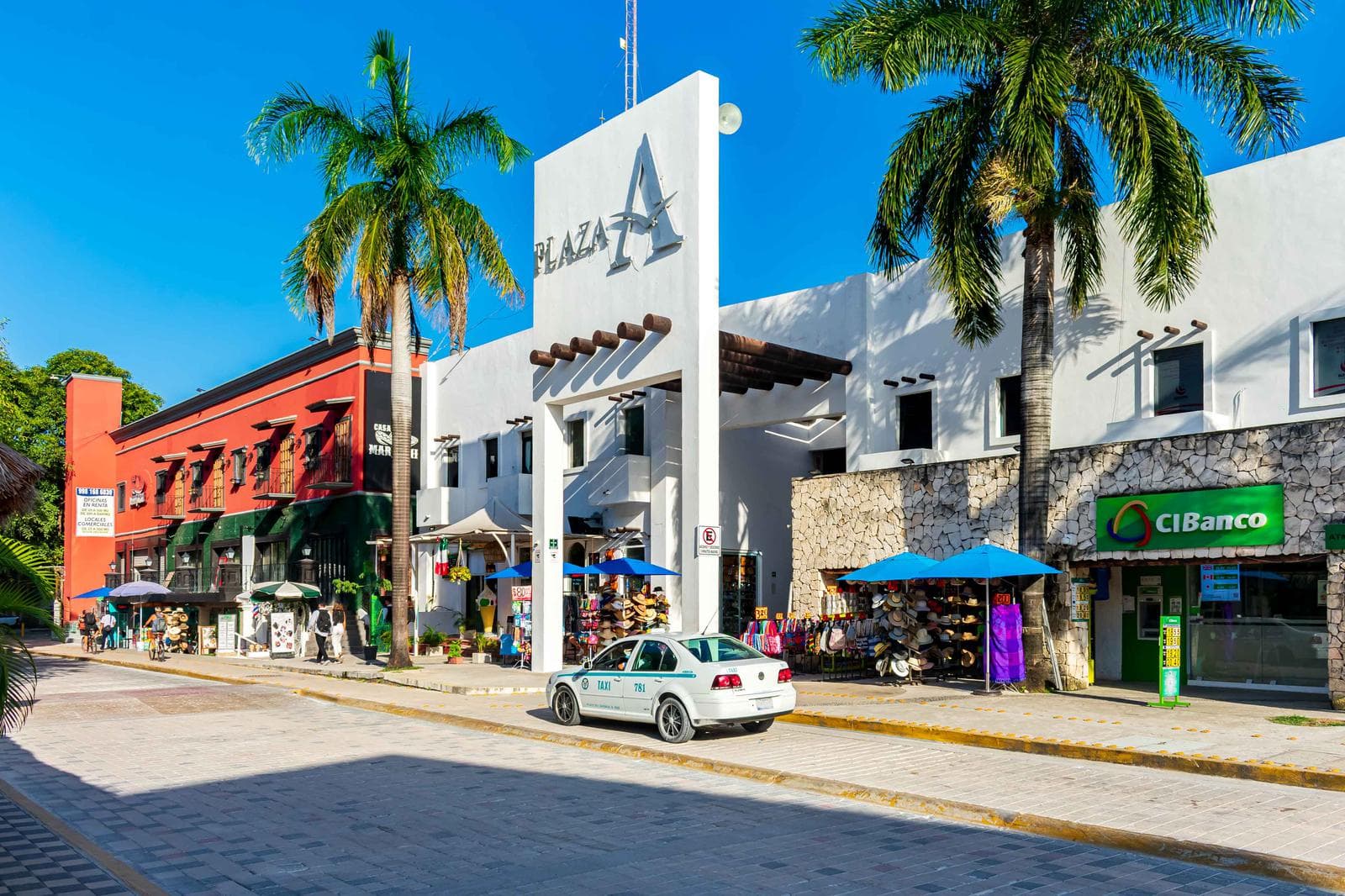 Local en Renta Plaza Antigua - 1