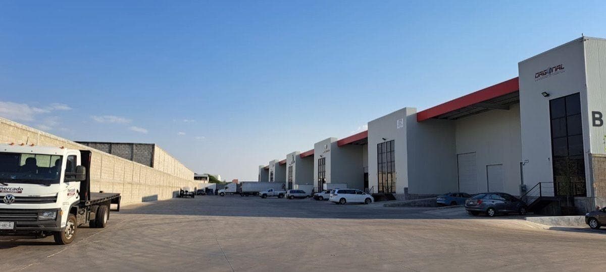 Bodega/ Nave Industrial en Querétaro Guanajuato - 1
