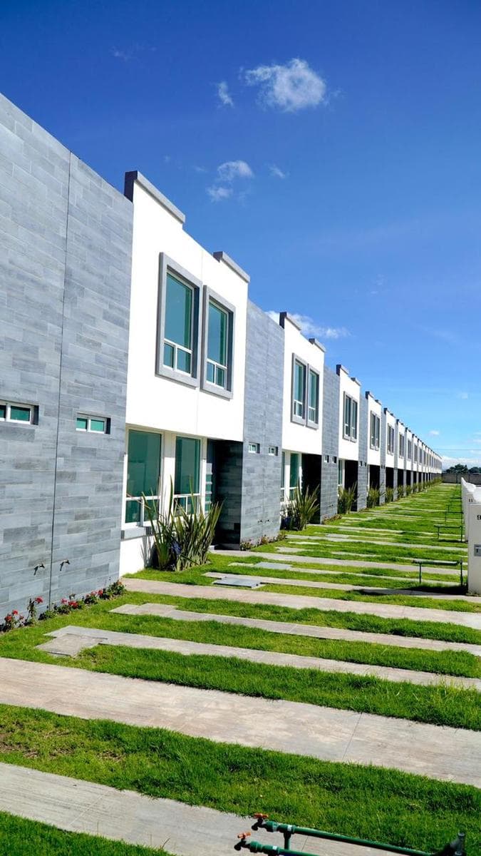 Casa en pre venta con 3 recamaras y jardin excelente ubicación - 1