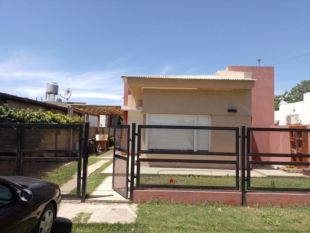 Casa en venta - 2 Dormitorios 1 Baño 1 Cochera - 150Mts2 - General Alvear - 1
