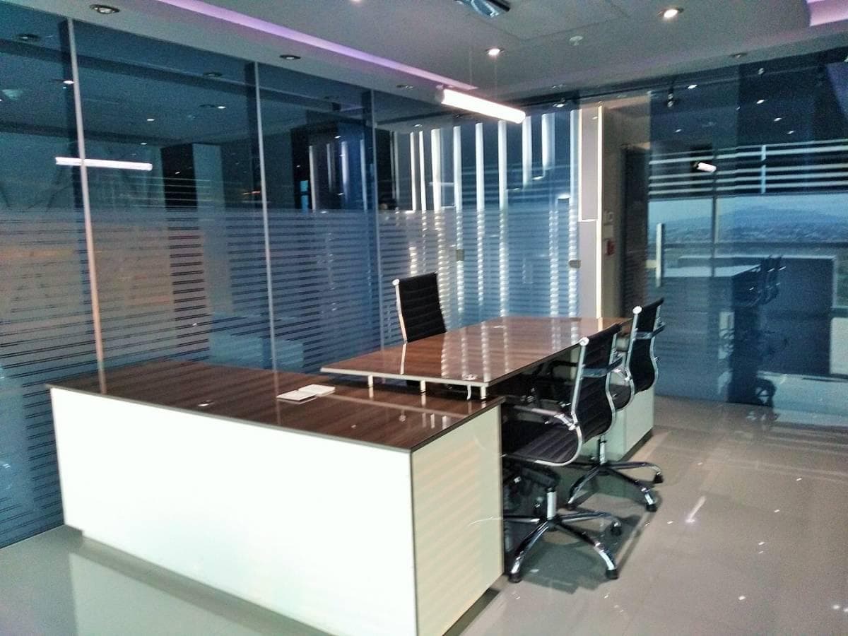 OFICINA EN VENTA AMUEBLADA DE 118m2 PISO 15 EN TORRE JV3, ZONA ANGELÓPOLIS!! - 1