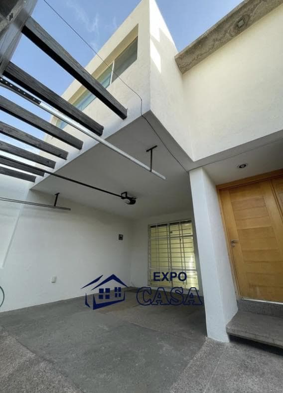 Casa en venta en Privada Conde Santiago de la Laguna en Guadalupe, Zacatecas - 1