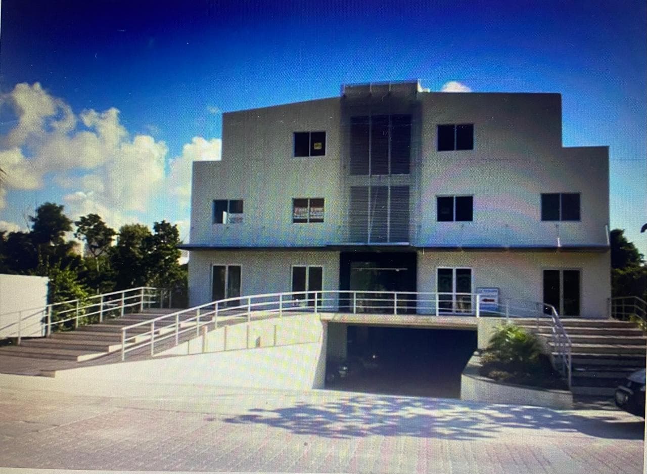 Oficina Comercial Bugambilias Playacar en Renta - 1