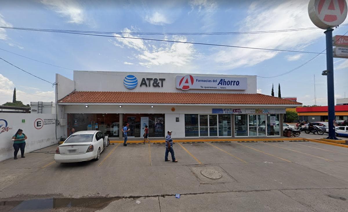 Local en Rioverde en esquina de avenidas principales - 1