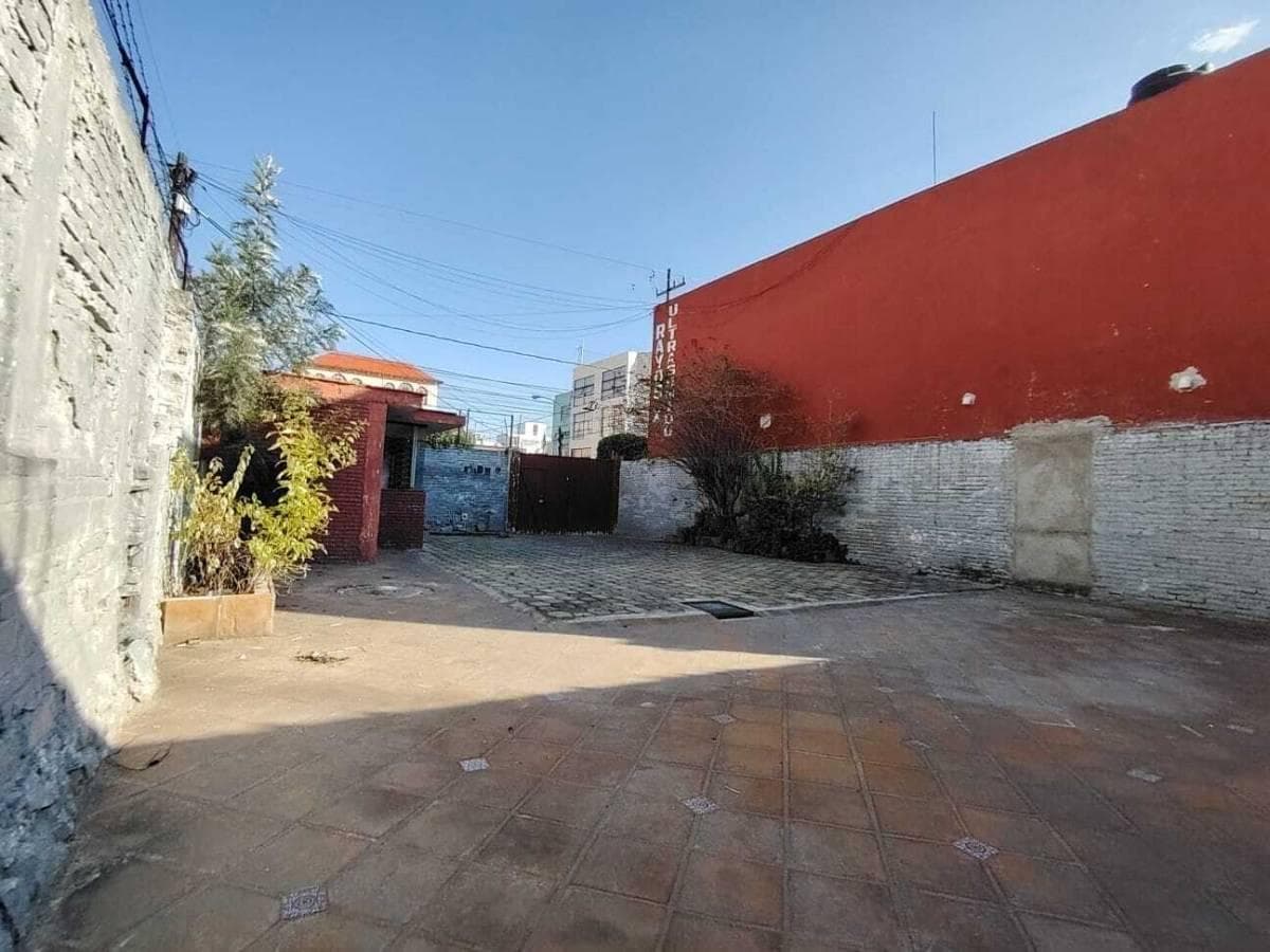 Renta Terreno en Esquina de 192 M2 bardeado, Zona del Carmen - 1