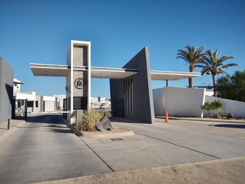 Casa en renta por mes centrica y con seguridad 24 horas al dia en Puerto Peñasco - 1