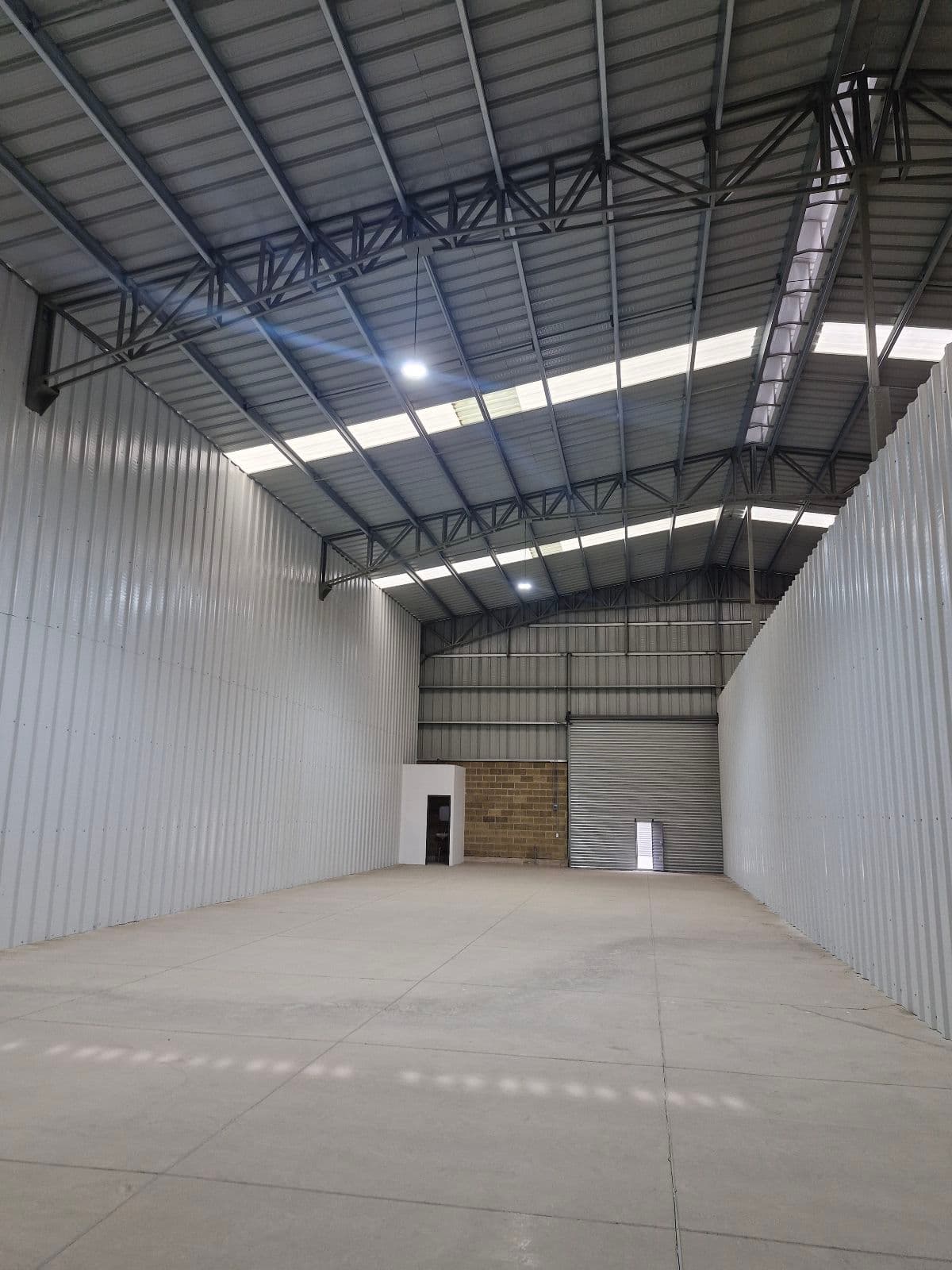 Se Renta Bodega Industrial en Solare, Zapopan - 1