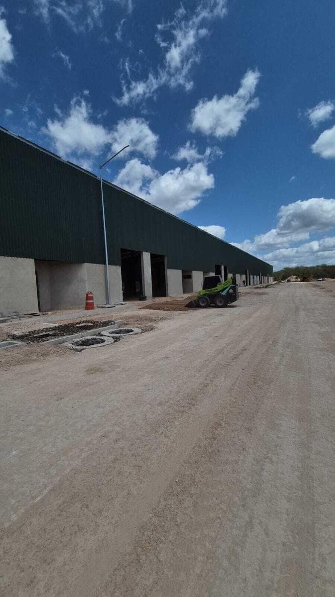 Bodega Industrial en venta en Teya, carretera cancun. - 1
