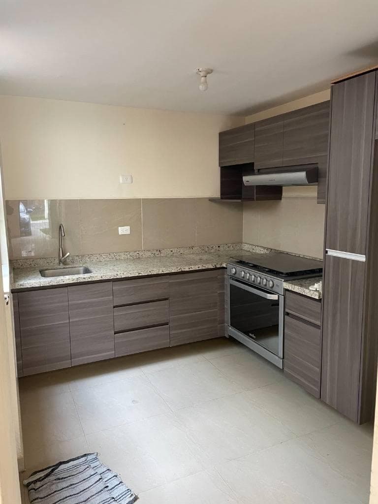 CASA EN VENTA, STRATA RESIDENCIAL - 1