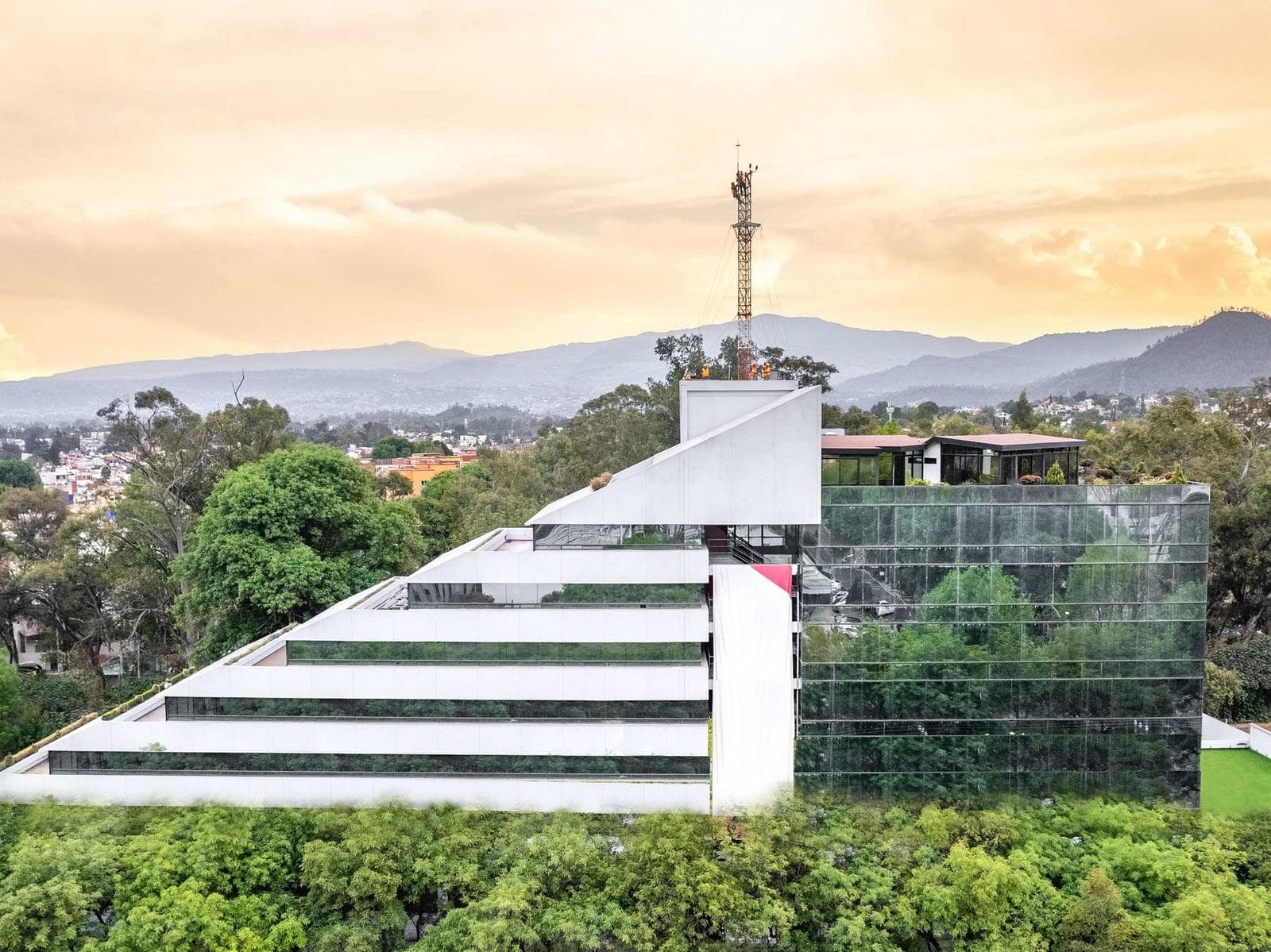 Edificio en renta en Santa María Tepepan - 1