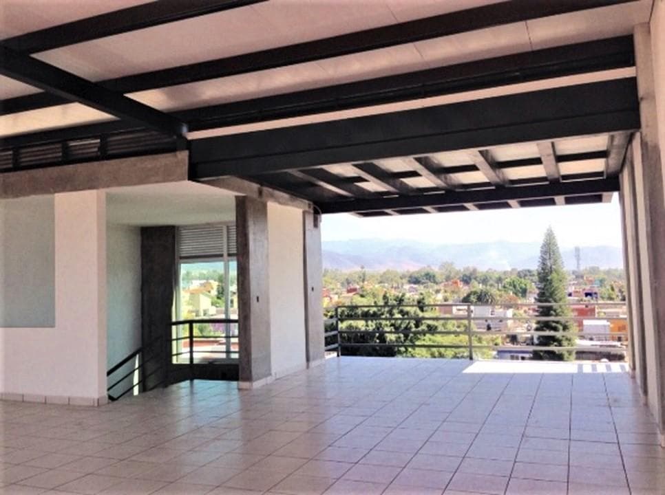 Edificio en Venta para Oficinas Modernas en Oaxaca: 3 Niveles y Alta Plusvalía! - 1