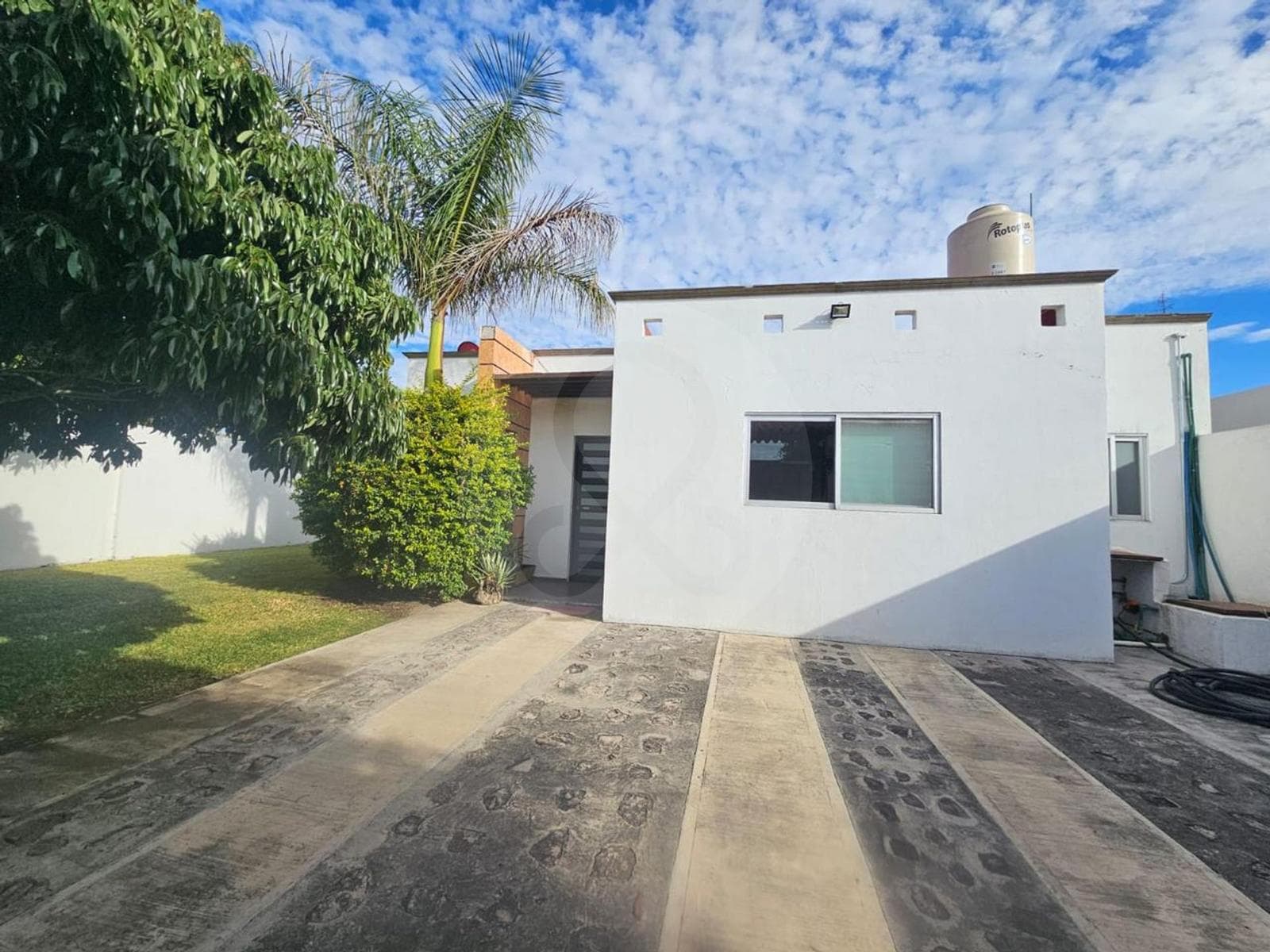 Casa en Renta en Fraccionamiento Paraíso Tlahuica 120m2 habitables y 450m2 de terreno 2 Recámaras - 1