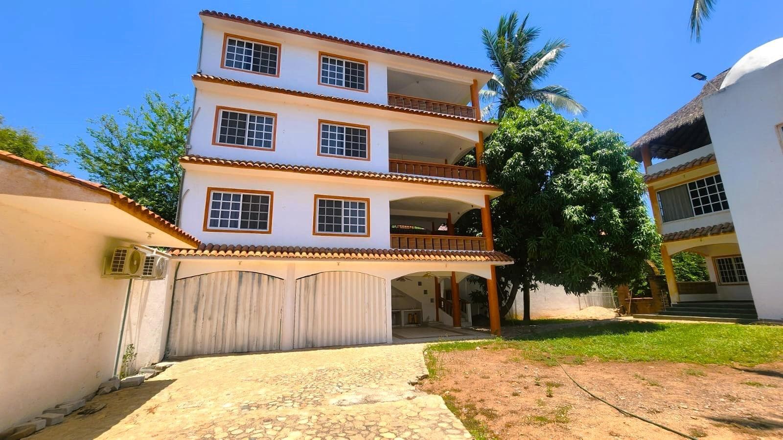 En venta Casa en La Punta Zicatela, Puerto Escondido, Oaxaca - 1