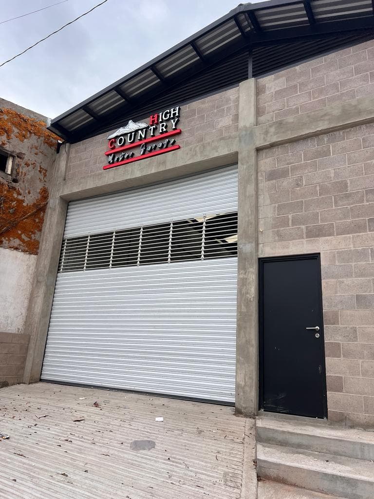 Bodega con Oficina Céntrica Ubicación Estratégica - 1