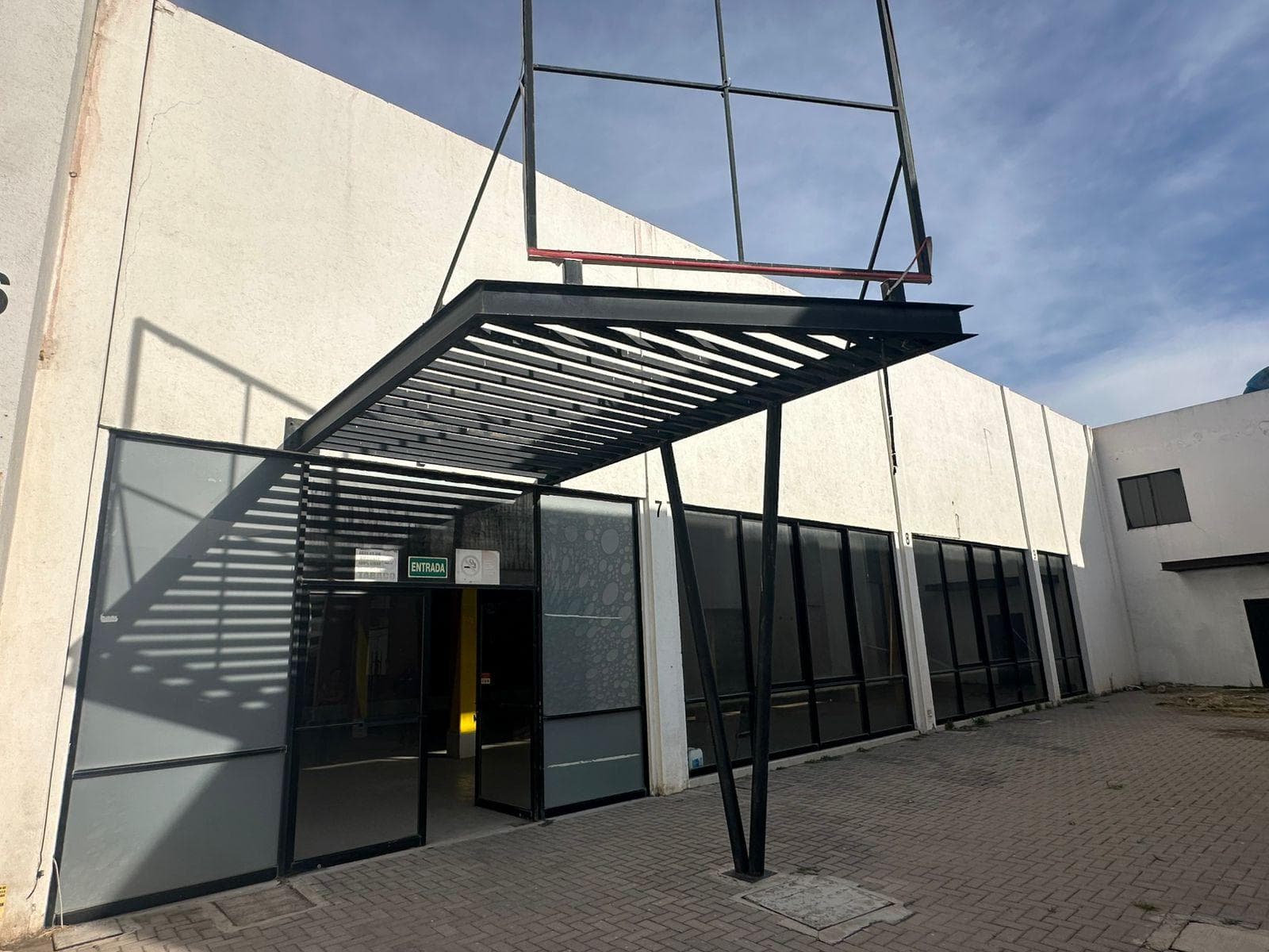 Local en venta en frente del Aeropuerto del Bajio - 1