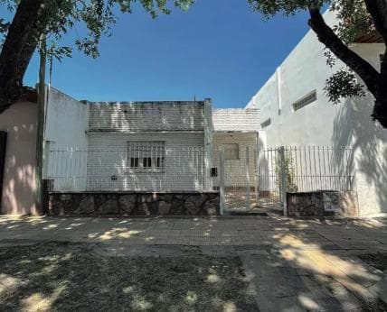 Casa en venta - 2 Dormitorios 1 Baño - 206Mts2 - Capitán Sarmiento - 1