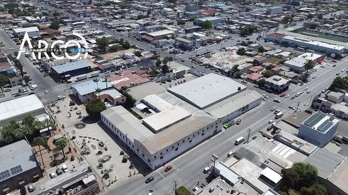 Bodega Comercial de 400 m² - Zona Centro de Ensenada - 1