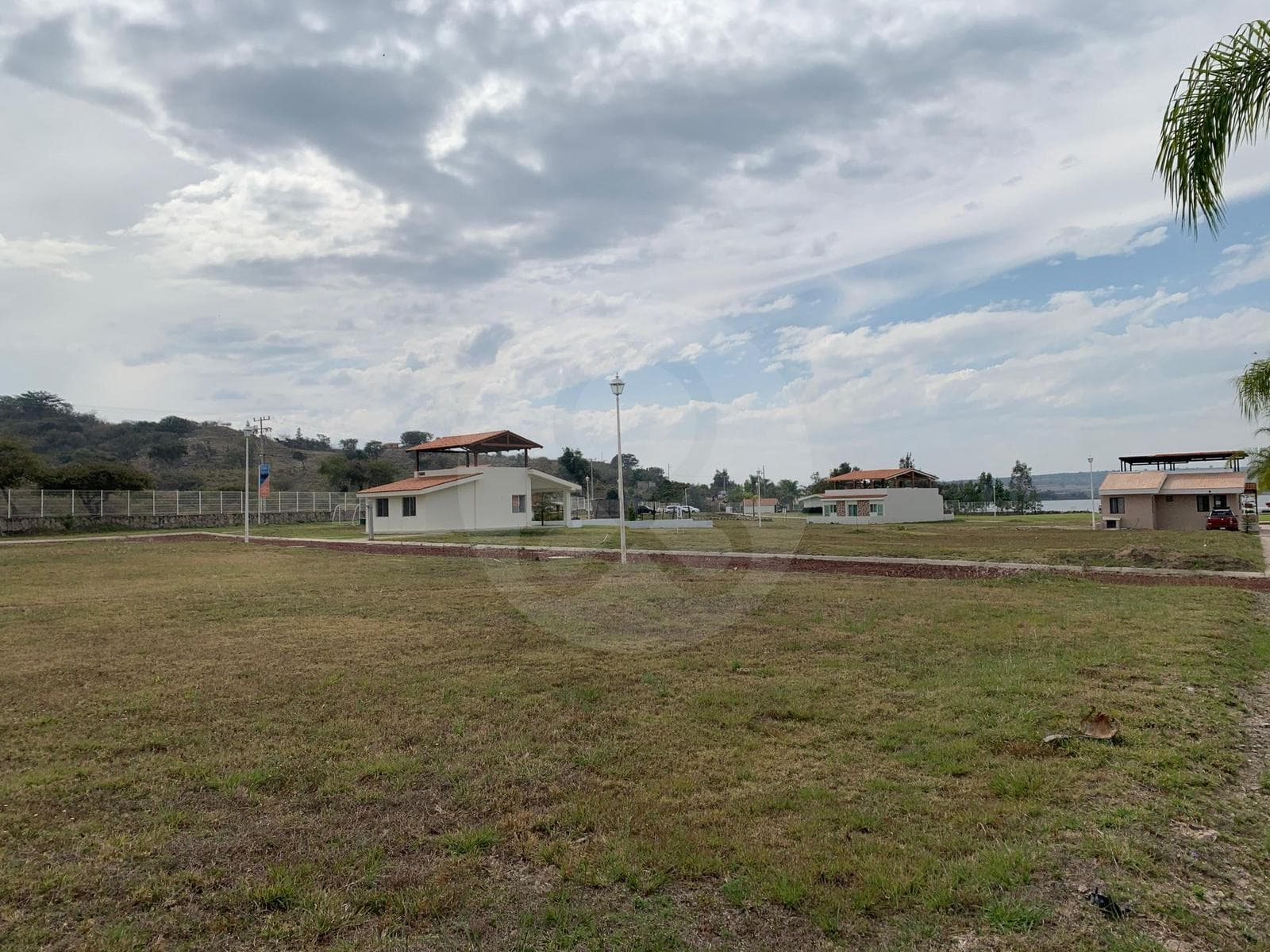 TERRENO EN RIBERA DEL LAGO EN BELLAVISTA - 1