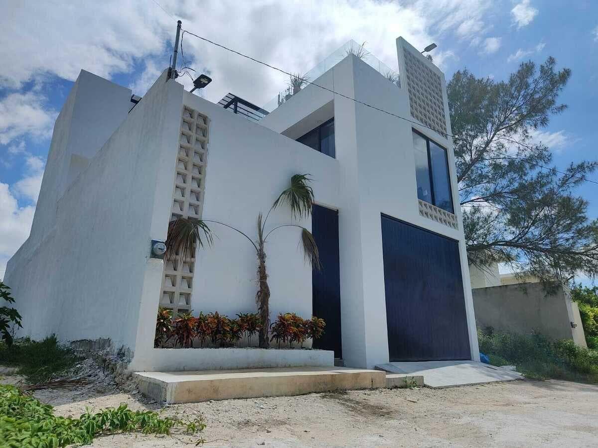 Casa en Venta En Chicxulub Puerto - 1
