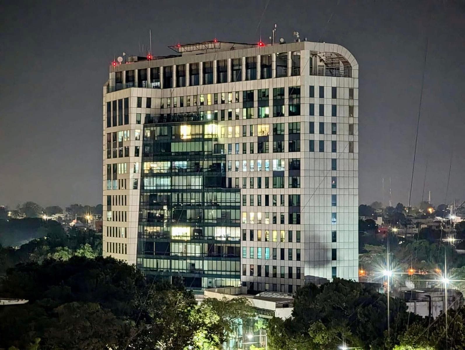Oficina en Torre Empresarial - 1