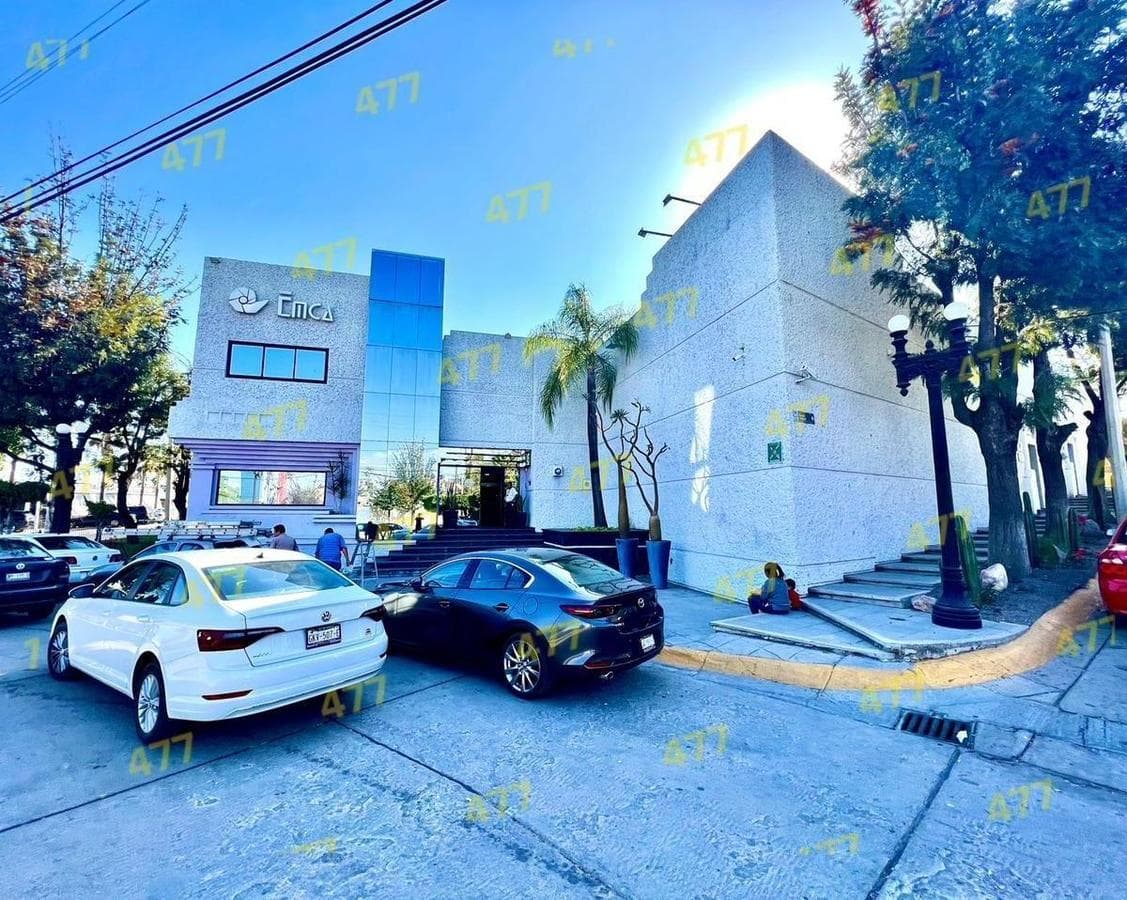 PISO DE OFICINAS EN RENTA - 1