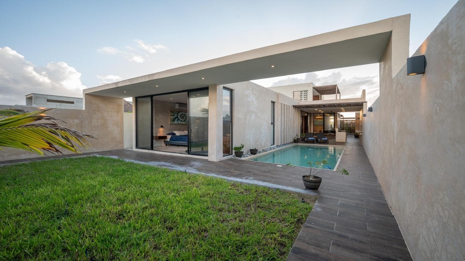 CASA EN VENTA MERIDA, PLAYA SAN BENITO A 100 MTS DEL MAR, ENTREGA INMEDIATA. - 1