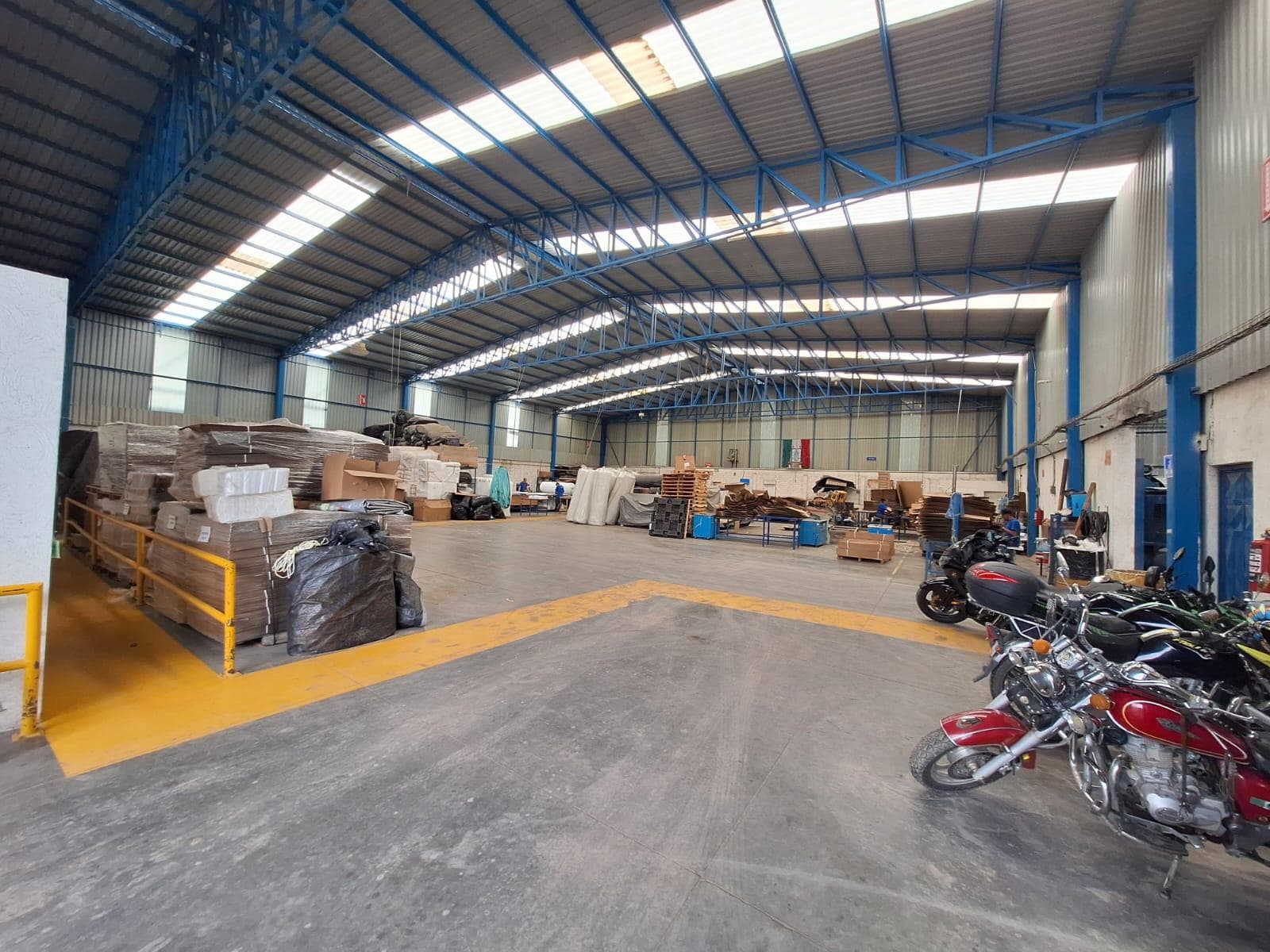 Bodega Industrial con Oficinas cerca de Puerta del Milenio en Los López - 1