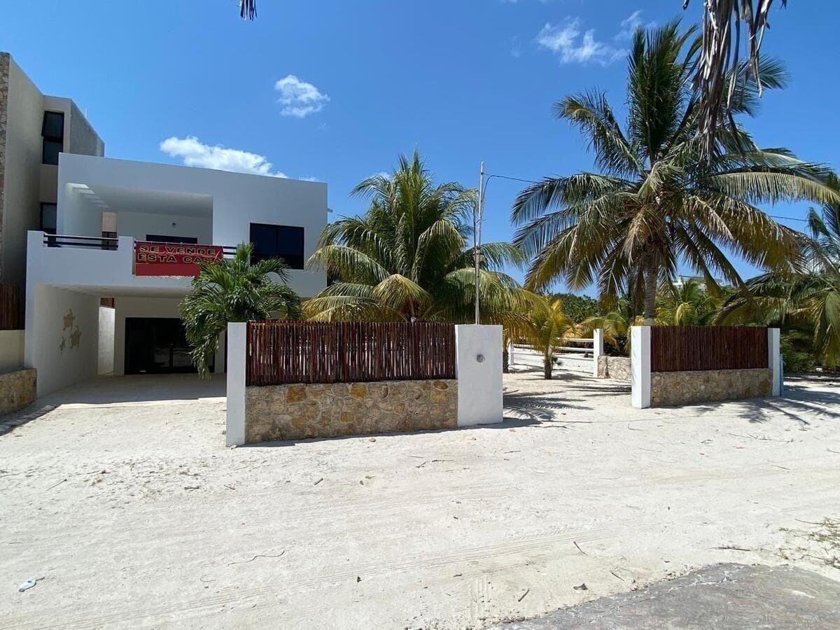 Hermosa y cómoda casa en la playa de San Benito ubicada en segunda fila - 1