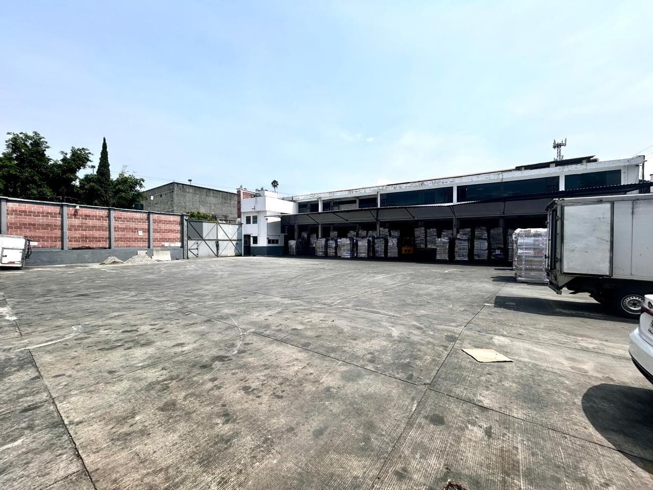 Bodega Industrial en Fraccionamiento Pedregal de las Fuentes - 1