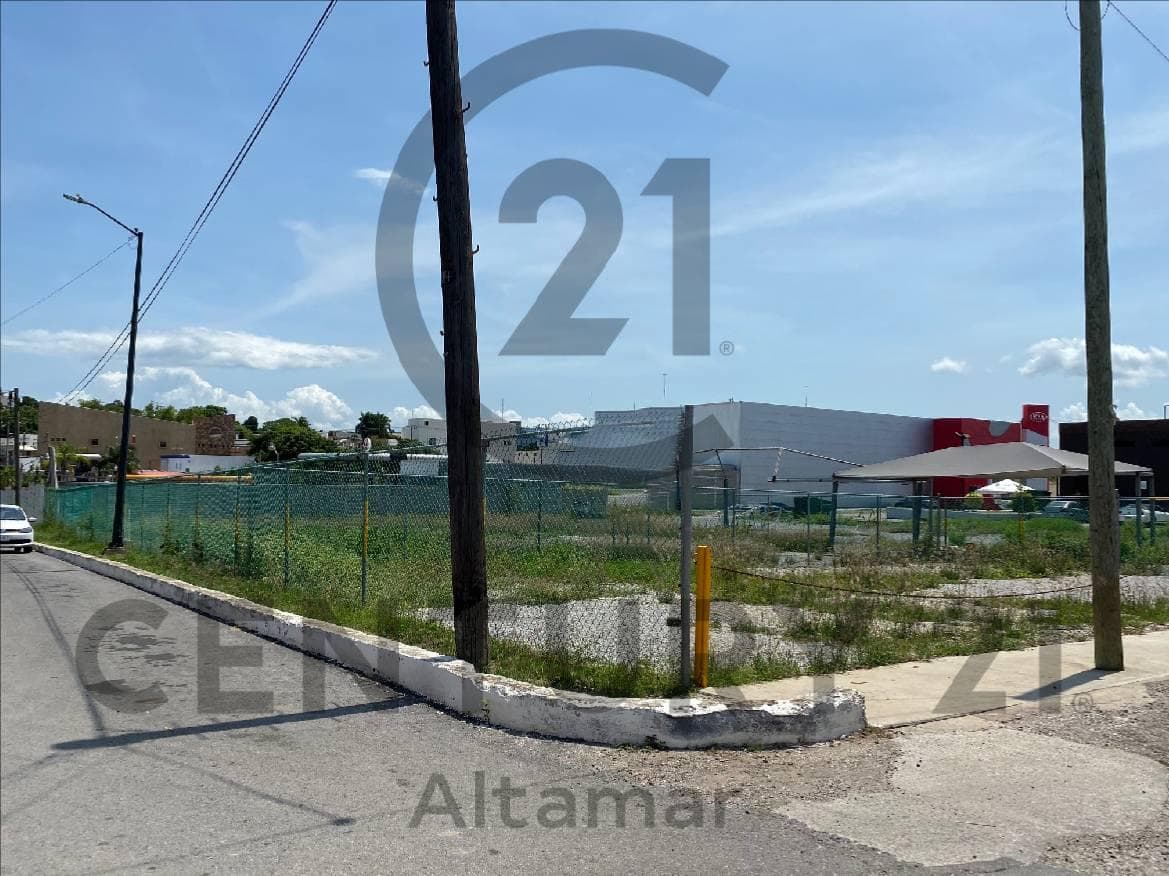 Terreno en Fraccionamiento Loma de Rosales, Tampico - 1