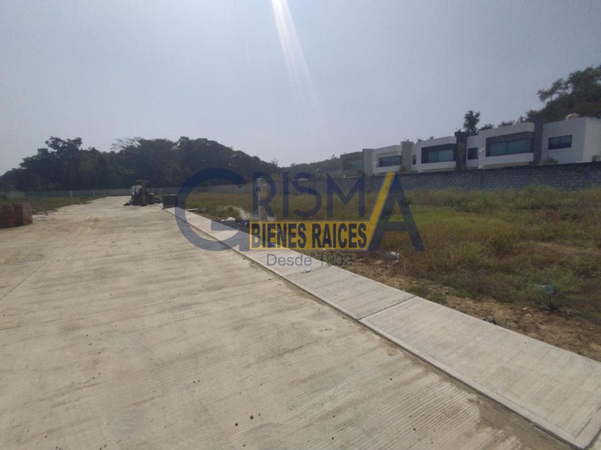 TERRENO EN VENTA EN JARDINES DE TUXPAN - 1