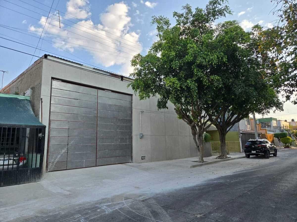Bodega en Renta a Estrenar a 1 calle de Av. Revolución en Guadalajara - 1