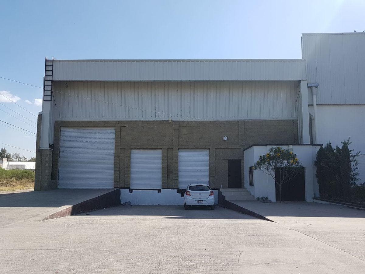 Bodega Nueva en Renta a un costado del Aeropuerto de Guadalajara - 1