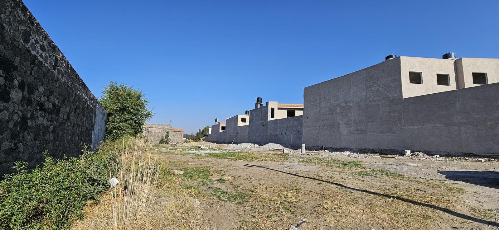 Terreno atras INE san manuel - 1