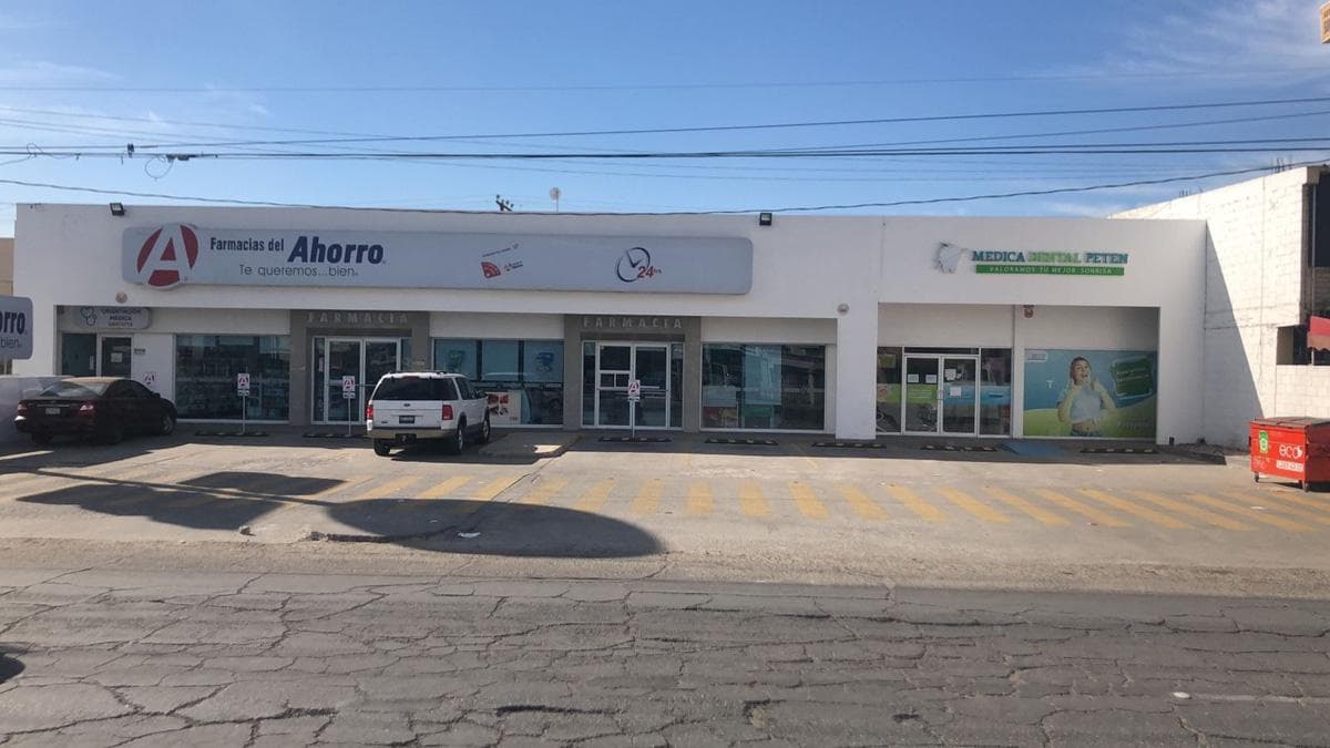 Local en Mexicali en avenida principal con estacionamiento - 1