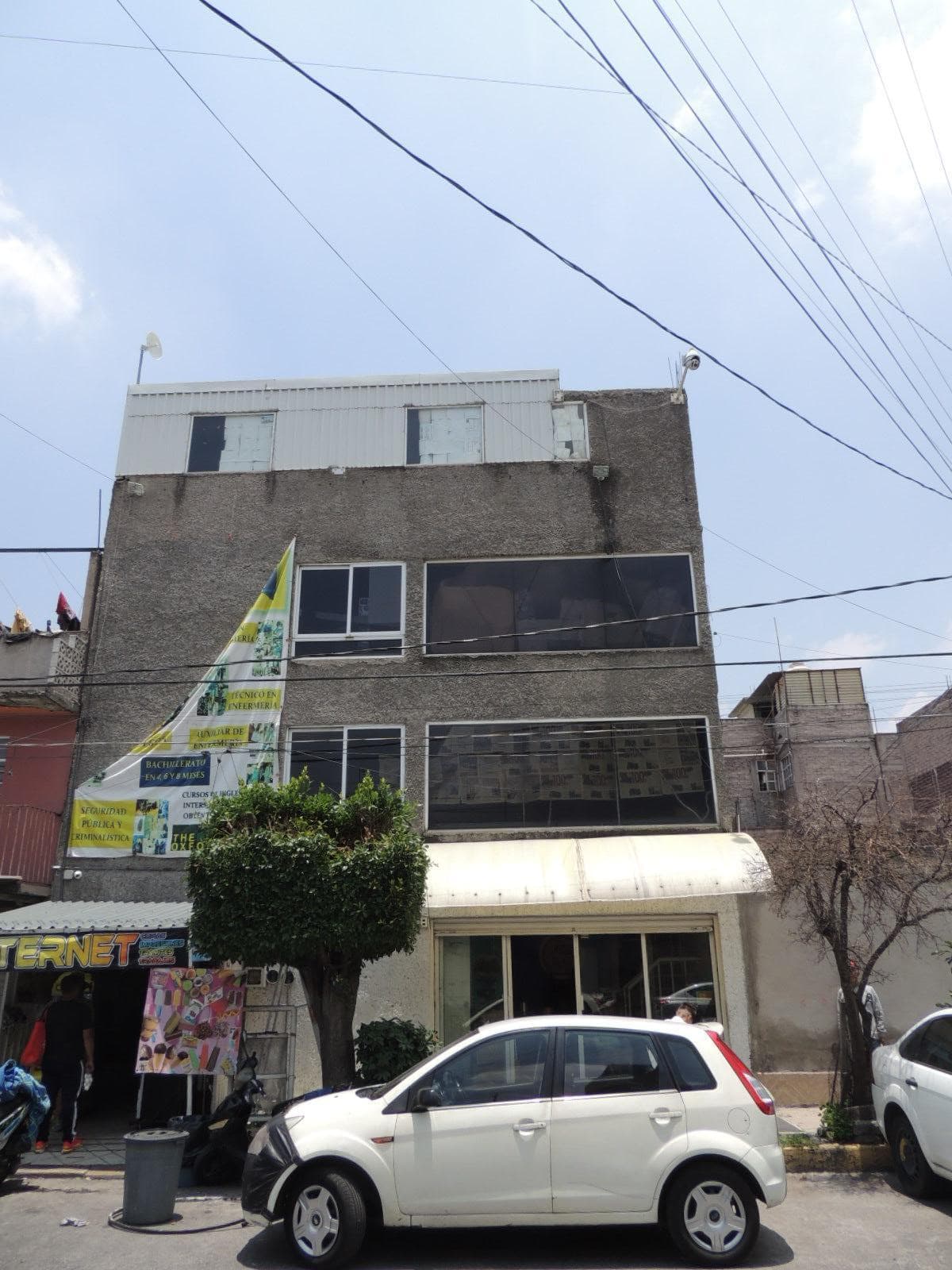 Renta Local con Planta Baja y 2 pisos mas Excelente Ubicación en Nezahualcóyotl - 1