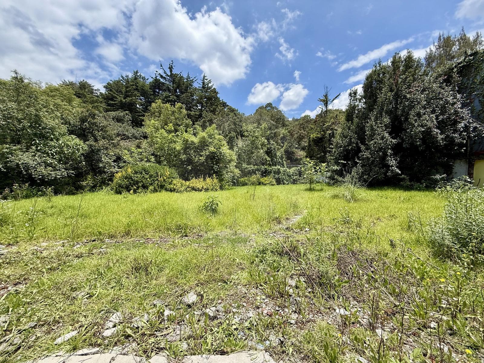 Terreno residencial en venta en Lomas de Axiomatla - 1