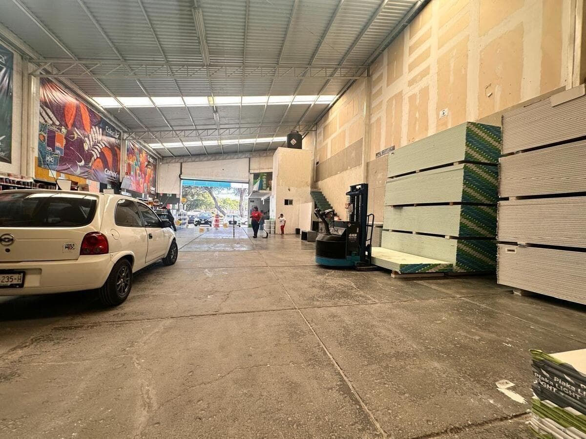 Bodega en VENTA Av. Constituyentes, Querétaro - 1