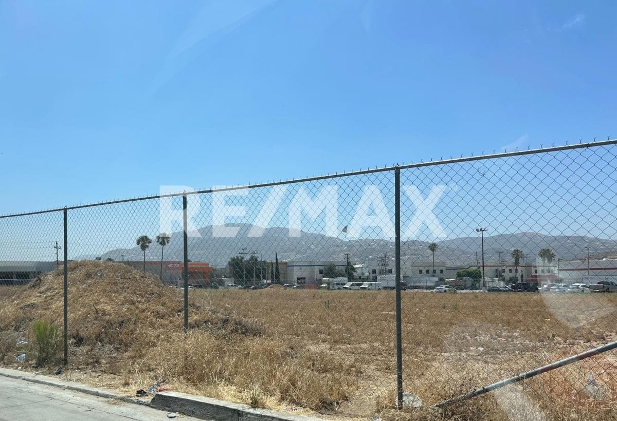 Terreno en Renta de 9,665 m2 en Tecate - 1
