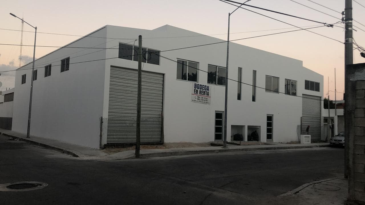 Bodega con oficinas en renta a largo plazo - 1