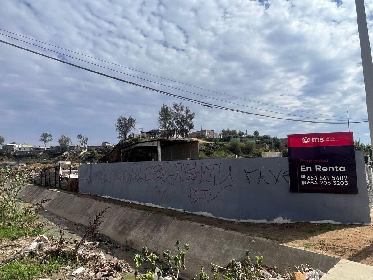 TERRENO COMERCIAL EN RENTA - 1
