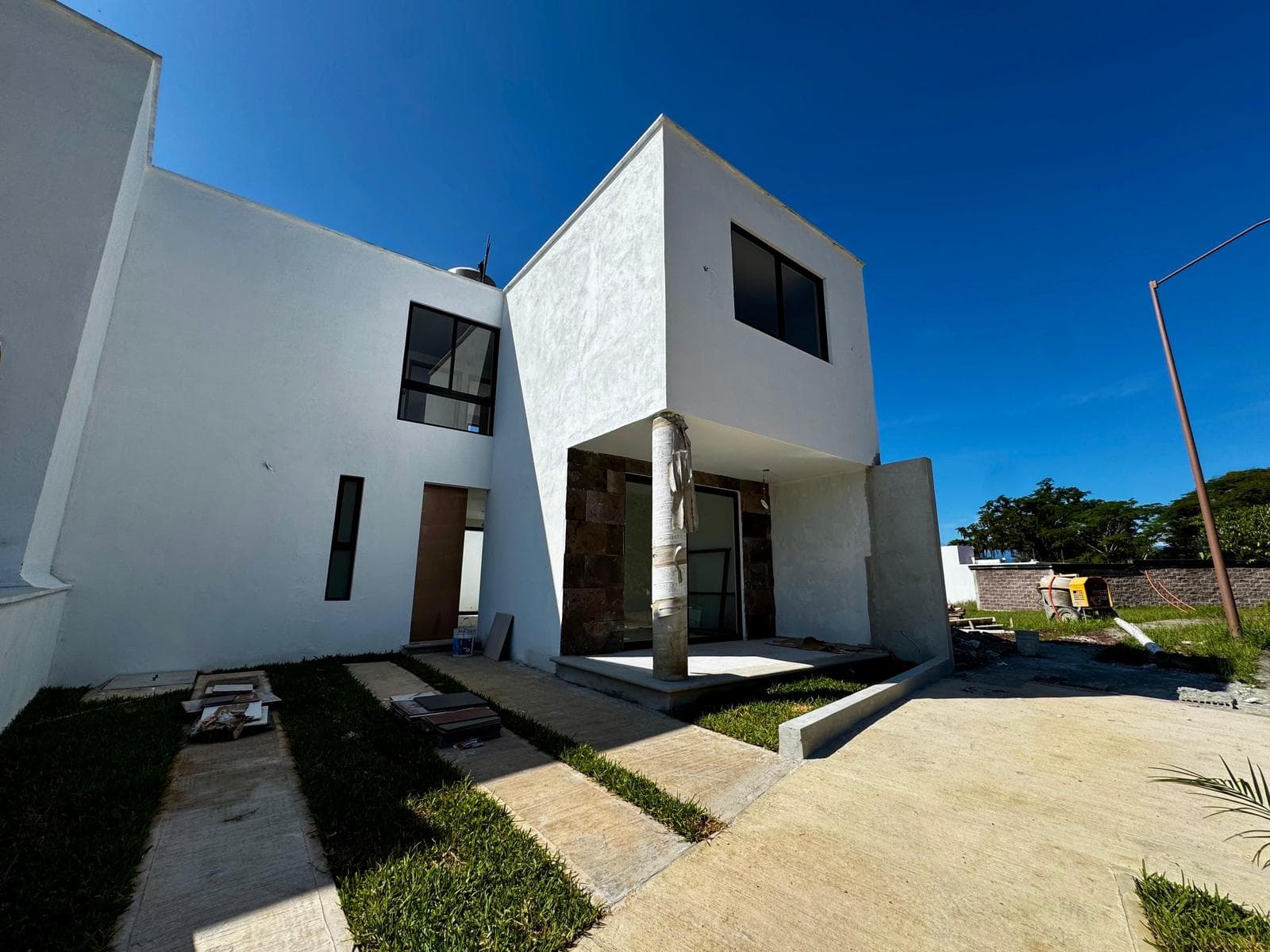 CASA CON JARDIN EN VENTA EN COATEPEC, VERACRUZ - 1