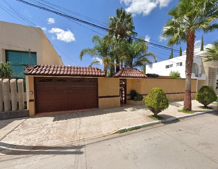 Venta de hermosa casa a 5 minutos del Portal Fresnillo - 1